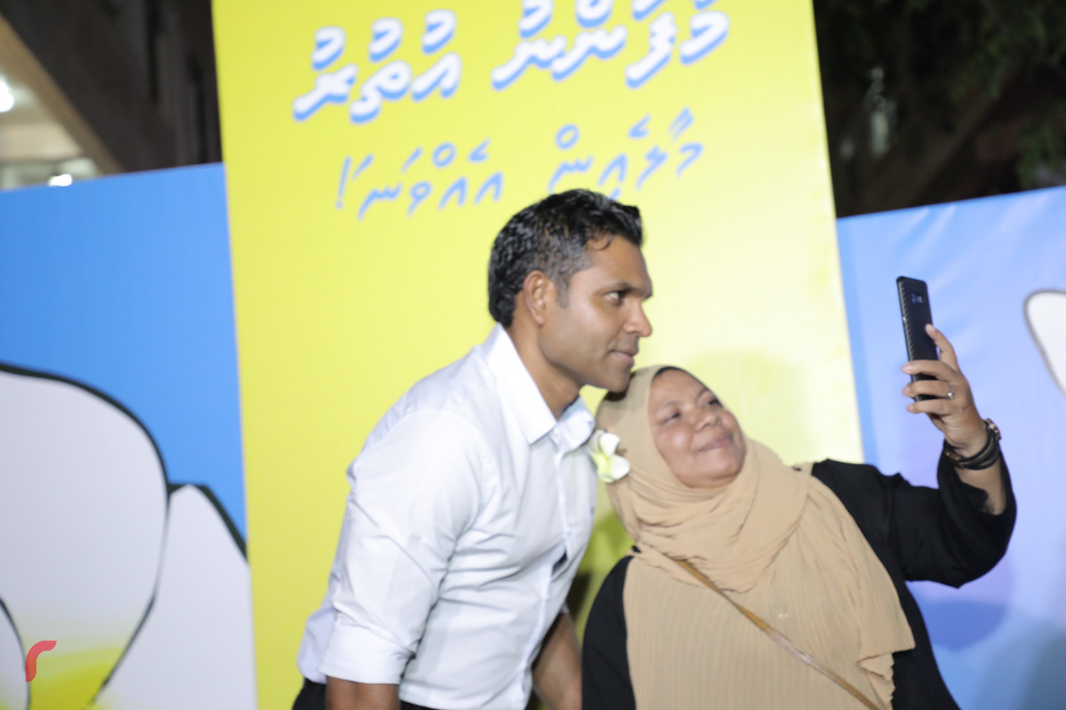 އޮކްޓޫބަރު 27، 2018: ރިޔާސީ އިންތިޚާބުގައި ގުޅިފައިވާ ޕާޓީތަކަށް ލިބުނު ކާމިޔާބީ ފާހަގަކުރަން މާފަންނު އުތުރު ރައްޔިތުންނާއިއެކު ކުރިއަށްގެންދިޔަ ހަރަކާތުގެ ތެރެއިން. މި ހަރަކާތުގައި ކޯލިޝަންއަށް ސަޕޯޓްކުރާ ގިނަ އަދަދެއްގެ ފަރާތްތަކުން ވަނީ ބައިވެރިވެފައި -- ފޮޓޯ: މުހައްމަދު ޝަރުހާން / ރާއްޖެ އެމްވީ