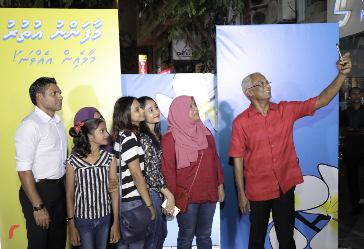 އޮކްޓޫބަރު 27، 2018: ރިޔާސީ އިންތިޚާބުގައި ގުޅިފައިވާ ޕާޓީތަކަށް ލިބުނު ކާމިޔާބީ ފާހަގަކުރަން މާފަންނު އުތުރު ރައްޔިތުންނާއިއެކު ކުރިއަށްގެންދިޔަ ހަރަކާތުގެ ތެރެއިން. މި ހަރަކާތުގައި ކޯލިޝަންއަށް ސަޕޯޓްކުރާ ގިނަ އަދަދެއްގެ ފަރާތްތަކުން ވަނީ ބައިވެރިވެފައި -- ފޮޓޯ: މުހައްމަދު ޝަރުހާން / ރާއްޖެ އެމްވީ