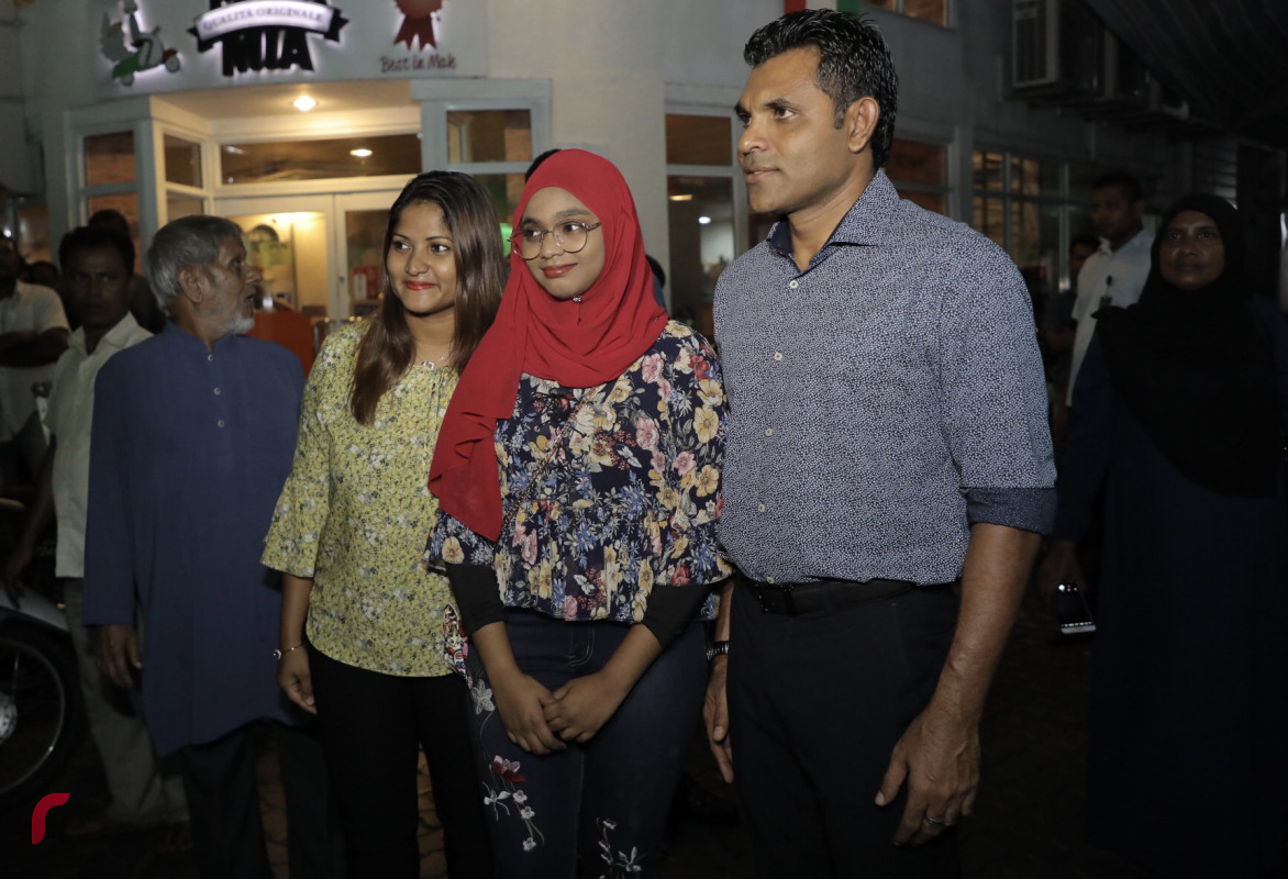 އޮކްޓޫބަރު 29، 2018: ރިޔާސީ އިންތިޚާބުގައި ގުޅިފައިވާ ޕާޓީތަކަށް ލިބުނު ކާމިޔާބީ ފާހަގަކުރަން ގ އިސްތަފާގެ ސަރަހައްދުގަައި ކުރިއަށްގެންދިޔަ ހަރަކާތުގެ ތެރެއިން. މި ހަރަކާތުގައި ކޯލިޝަންއަށް ސަޕޯޓްކުރާ ގިނަ އަދަދެއްގެ ފަރާތްތަކުން ވަނީ ބައިވެރިވެފައި -- ފޮޓޯ: މުހައްމަދު ޝަރުހާން / ރާއްޖެ އެމްވީ