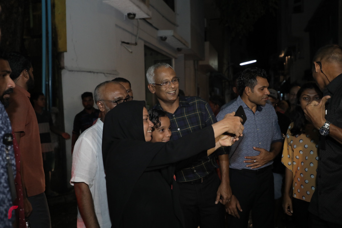 އޮކްޓޫބަރު 29، 2018: ރިޔާސީ އިންތިޚާބުގައި ގުޅިފައިވާ ޕާޓީތަކަށް ލިބުނު ކާމިޔާބީ ފާހަގަކުރަން ގ އިސްތަފާގެ ސަރަހައްދުގަައި ކުރިއަށްގެންދިޔަ ހަރަކާތުގެ ތެރެއިން. މި ހަރަކާތުގައި ކޯލިޝަންއަށް ސަޕޯޓްކުރާ ގިނަ އަދަދެއްގެ ފަރާތްތަކުން ވަނީ ބައިވެރިވެފައި -- ފޮޓޯ: މުހައްމަދު ޝަރުހާން / ރާއްޖެ އެމްވީ