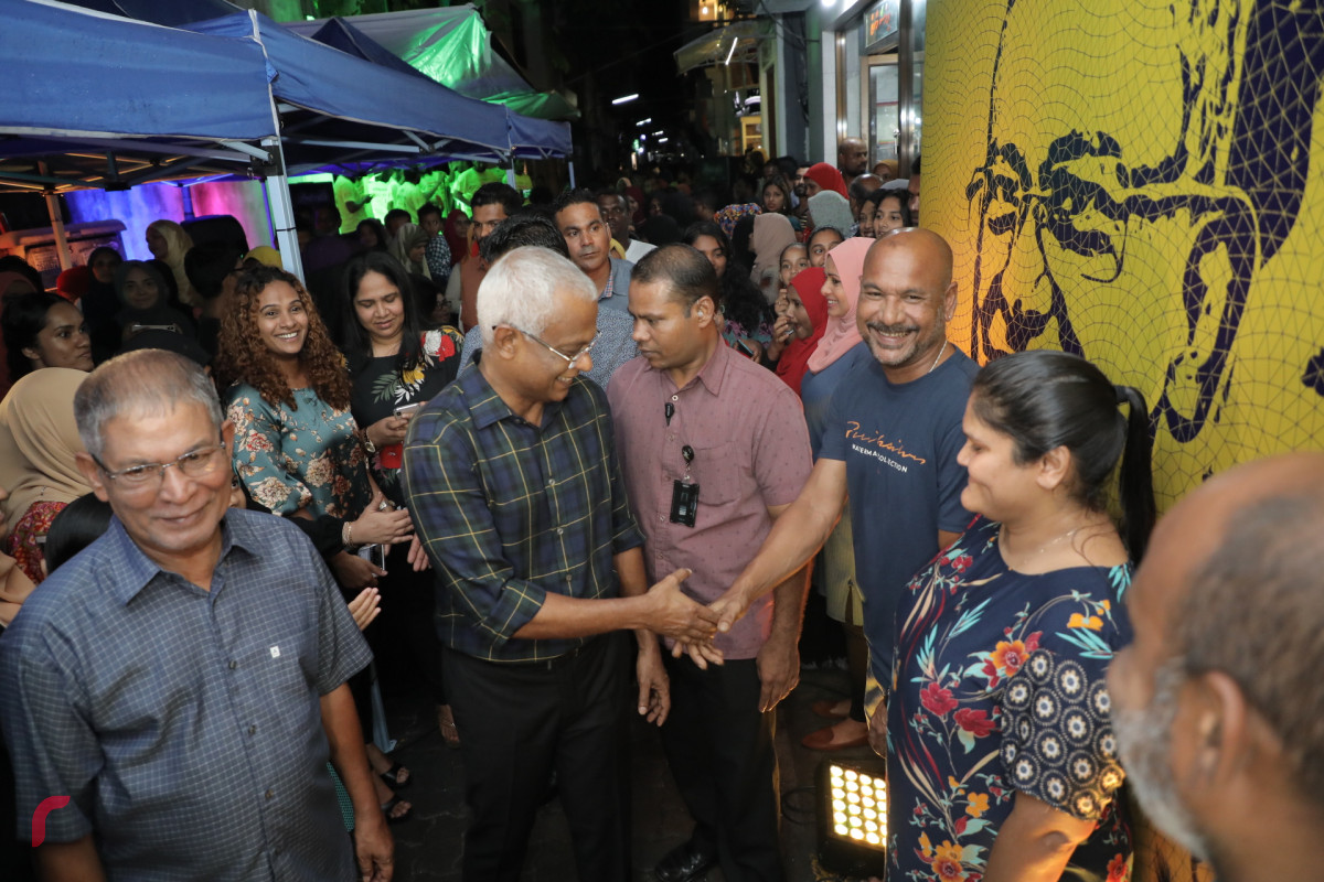 އޮކްޓޫބަރު 29، 2018: ރިޔާސީ އިންތިޚާބުގައި ގުޅިފައިވާ ޕާޓީތަކަށް ލިބުނު ކާމިޔާބީ ފާހަގަކުރަން ގ އިސްތަފާގެ ސަރަހައްދުގަައި ކުރިއަށްގެންދިޔަ ހަރަކާތުގެ ތެރެއިން. މި ހަރަކާތުގައި ކޯލިޝަންއަށް ސަޕޯޓްކުރާ ގިނަ އަދަދެއްގެ ފަރާތްތަކުން ވަނީ ބައިވެރިވެފައި -- ފޮޓޯ: މުހައްމަދު ޝަރުހާން / ރާއްޖެ އެމްވީ