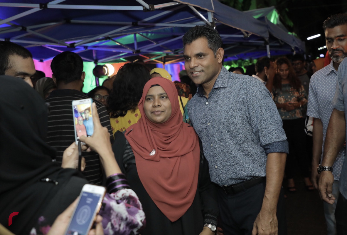 އޮކްޓޫބަރު 29، 2018: ރިޔާސީ އިންތިޚާބުގައި ގުޅިފައިވާ ޕާޓީތަކަށް ލިބުނު ކާމިޔާބީ ފާހަގަކުރަން ގ އިސްތަފާގެ ސަރަހައްދުގަައި ކުރިއަށްގެންދިޔަ ހަރަކާތުގެ ތެރެއިން. މި ހަރަކާތުގައި ކޯލިޝަންއަށް ސަޕޯޓްކުރާ ގިނަ އަދަދެއްގެ ފަރާތްތަކުން ވަނީ ބައިވެރިވެފައި -- ފޮޓޯ: މުހައްމަދު ޝަރުހާން / ރާއްޖެ އެމްވީ