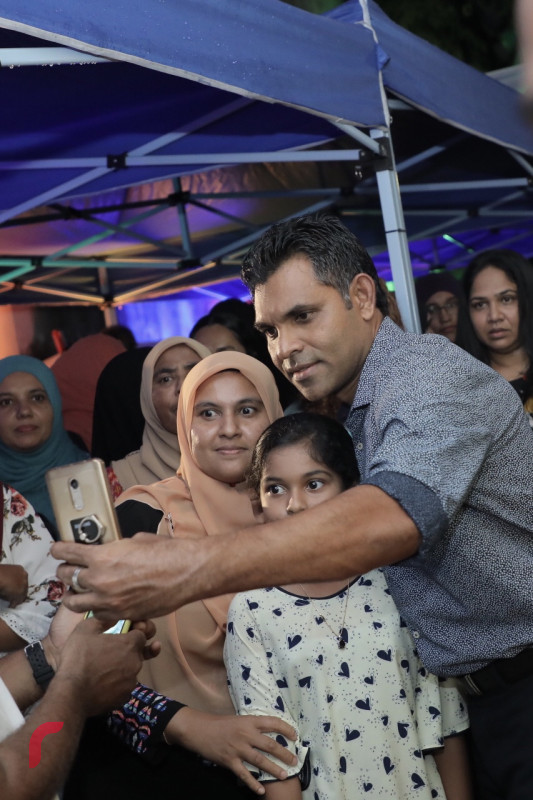 އޮކްޓޫބަރު 29، 2018: ރިޔާސީ އިންތިޚާބުގައި ގުޅިފައިވާ ޕާޓީތަކަށް ލިބުނު ކާމިޔާބީ ފާހަގަކުރަން ގ އިސްތަފާގެ ސަރަހައްދުގަައި ކުރިއަށްގެންދިޔަ ހަރަކާތުގެ ތެރެއިން. މި ހަރަކާތުގައި ކޯލިޝަންއަށް ސަޕޯޓްކުރާ ގިނަ އަދަދެއްގެ ފަރާތްތަކުން ވަނީ ބައިވެރިވެފައި -- ފޮޓޯ: މުހައްމަދު ޝަރުހާން / ރާއްޖެ އެމްވީ