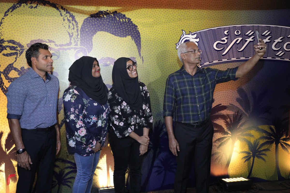 އޮކްޓޫބަރު 29، 2018: ރިޔާސީ އިންތިޚާބުގައި ގުޅިފައިވާ ޕާޓީތަކަށް ލިބުނު ކާމިޔާބީ ފާހަގަކުރަން ގ އިސްތަފާގެ ސަރަހައްދުގަައި ކުރިއަށްގެންދިޔަ ހަރަކާތުގެ ތެރެއިން. މި ހަރަކާތުގައި ކޯލިޝަންއަށް ސަޕޯޓްކުރާ ގިނަ އަދަދެއްގެ ފަރާތްތަކުން ވަނީ ބައިވެރިވެފައި -- ފޮޓޯ: މުހައްމަދު ޝަރުހާން / ރާއްޖެ އެމްވީ