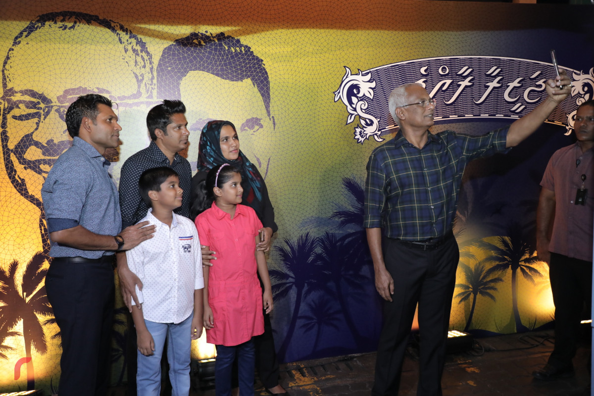 އޮކްޓޫބަރު 29، 2018: ރިޔާސީ އިންތިޚާބުގައި ގުޅިފައިވާ ޕާޓީތަކަށް ލިބުނު ކާމިޔާބީ ފާހަގަކުރަން ގ އިސްތަފާގެ ސަރަހައްދުގަައި ކުރިއަށްގެންދިޔަ ހަރަކާތުގެ ތެރެއިން. މި ހަރަކާތުގައި ކޯލިޝަންއަށް ސަޕޯޓްކުރާ ގިނަ އަދަދެއްގެ ފަރާތްތަކުން ވަނީ ބައިވެރިވެފައި -- ފޮޓޯ: މުހައްމަދު ޝަރުހާން / ރާއްޖެ އެމްވީ