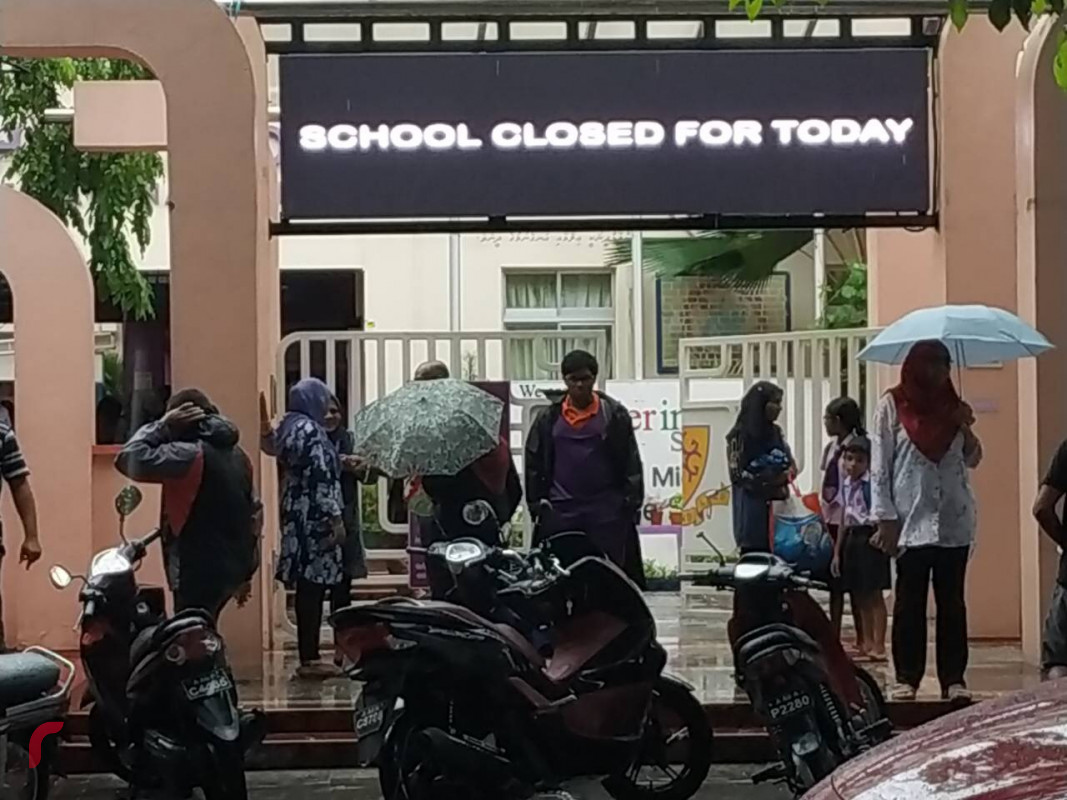 އޮކްޓޫބަރު 30، 2018: މާލެއަށް ގަދަވަޔާ އެކު ބޯކޮށް ވާރޭވެހި ފެން ބޮޑުވުމުގެ ސަބަބުން މާލޭގެ ސްކޫލެއް ބަންދުކޮށްފައި