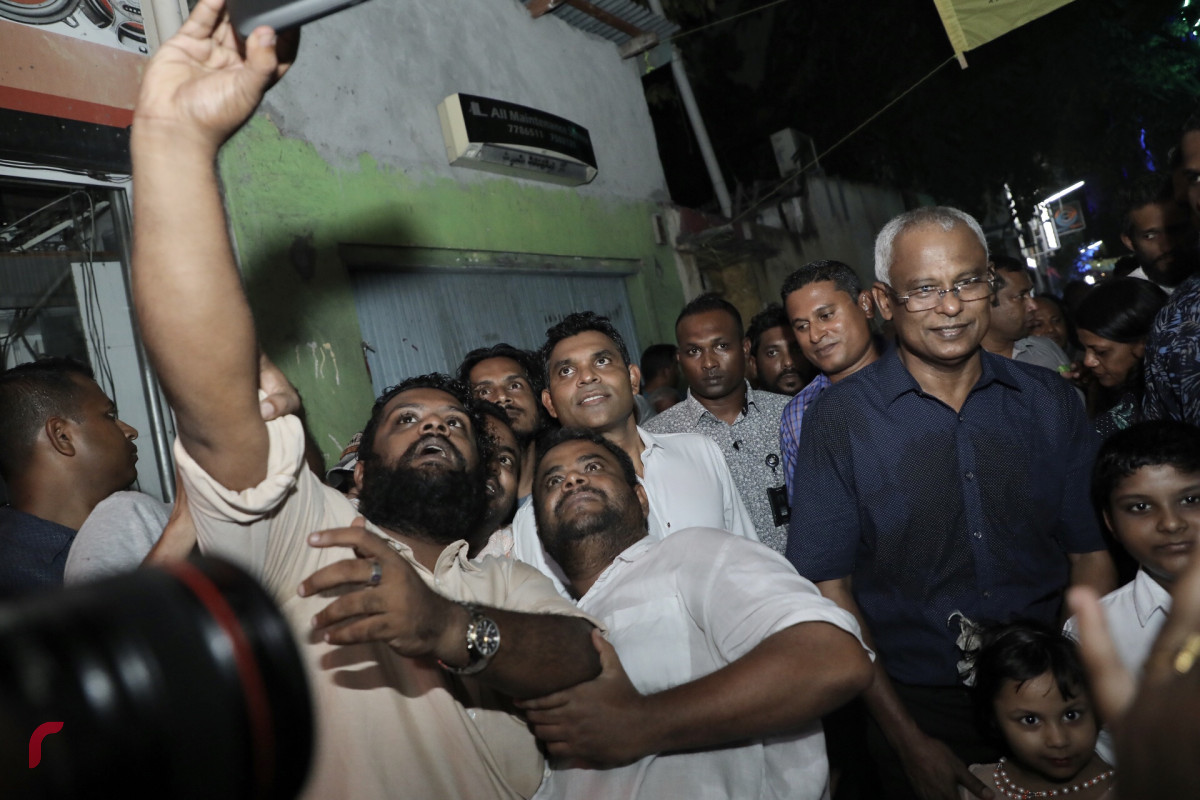 ނޮވެމްބަރު 2، 2018: މުޅި ގަލޮޅު އުފާ ފާޅުކުރުން ނަަމުގައި ސިޓީޕާކް ސަރަހައްދުގައި ކުރިއަށްގެންދިޔަ ހަރަކާތުގެ ތެރެއިން، މި ހަރަކާތުގައި ކުރީގެ ރައީސް ނަޝީދުގެ އިތުރުން އިންތިހާބީ ރައީސް އިބްރާހިމް މުހައްމަދު ސޯލިހު އަދި އިންތިހާބީ ނާއިބު ރައީސް ފައިސަލް ނަސީމް ވަނީ ބައިވެރިވެ ވަޑައިގެންފައި -- ފޮޓޯ: މުހައްމަދު ޝަރުހާން