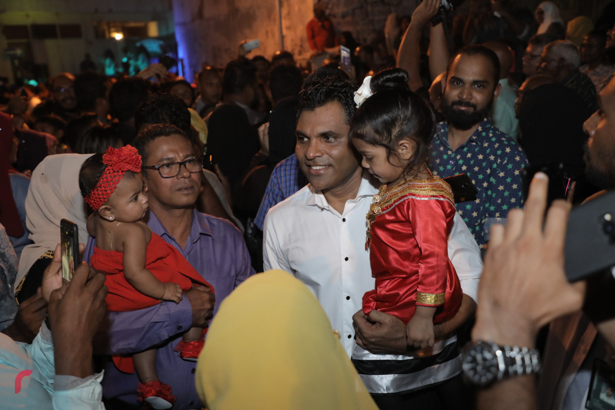 ނޮވެމްބަރު 2، 2018: މުޅި ގަލޮޅު އުފާ ފާޅުކުރުން ނަަމުގައި ސިޓީޕާކް ސަރަހައްދުގައި ކުރިއަށްގެންދިޔަ ހަރަކާތުގެ ތެރެއިން، މި ހަރަކާތުގައި ކުރީގެ ރައީސް ނަޝީދުގެ އިތުރުން އިންތިހާބީ ރައީސް އިބްރާހިމް މުހައްމަދު ސޯލިހު އަދި އިންތިހާބީ ނާއިބު ރައީސް ފައިސަލް ނަސީމް ވަނީ ބައިވެރިވެ ވަޑައިގެންފައި -- ފޮޓޯ: މުހައްމަދު ޝަރުހާން