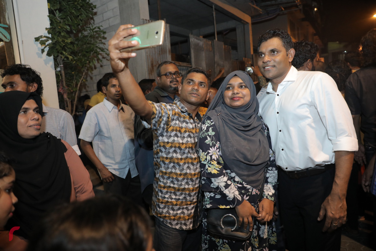 ނޮވެމްބަރު 2، 2018: މުޅި ގަލޮޅު އުފާ ފާޅުކުރުން ނަަމުގައި ސިޓީޕާކް ސަރަހައްދުގައި ކުރިއަށްގެންދިޔަ ހަރަކާތުގެ ތެރެއިން، މި ހަރަކާތުގައި ކުރީގެ ރައީސް ނަޝީދުގެ އިތުރުން އިންތިހާބީ ރައީސް އިބްރާހިމް މުހައްމަދު ސޯލިހު އަދި އިންތިހާބީ ނާއިބު ރައީސް ފައިސަލް ނަސީމް ވަނީ ބައިވެރިވެ ވަޑައިގެންފައި -- ފޮޓޯ: މުހައްމަދު ޝަރުހާން