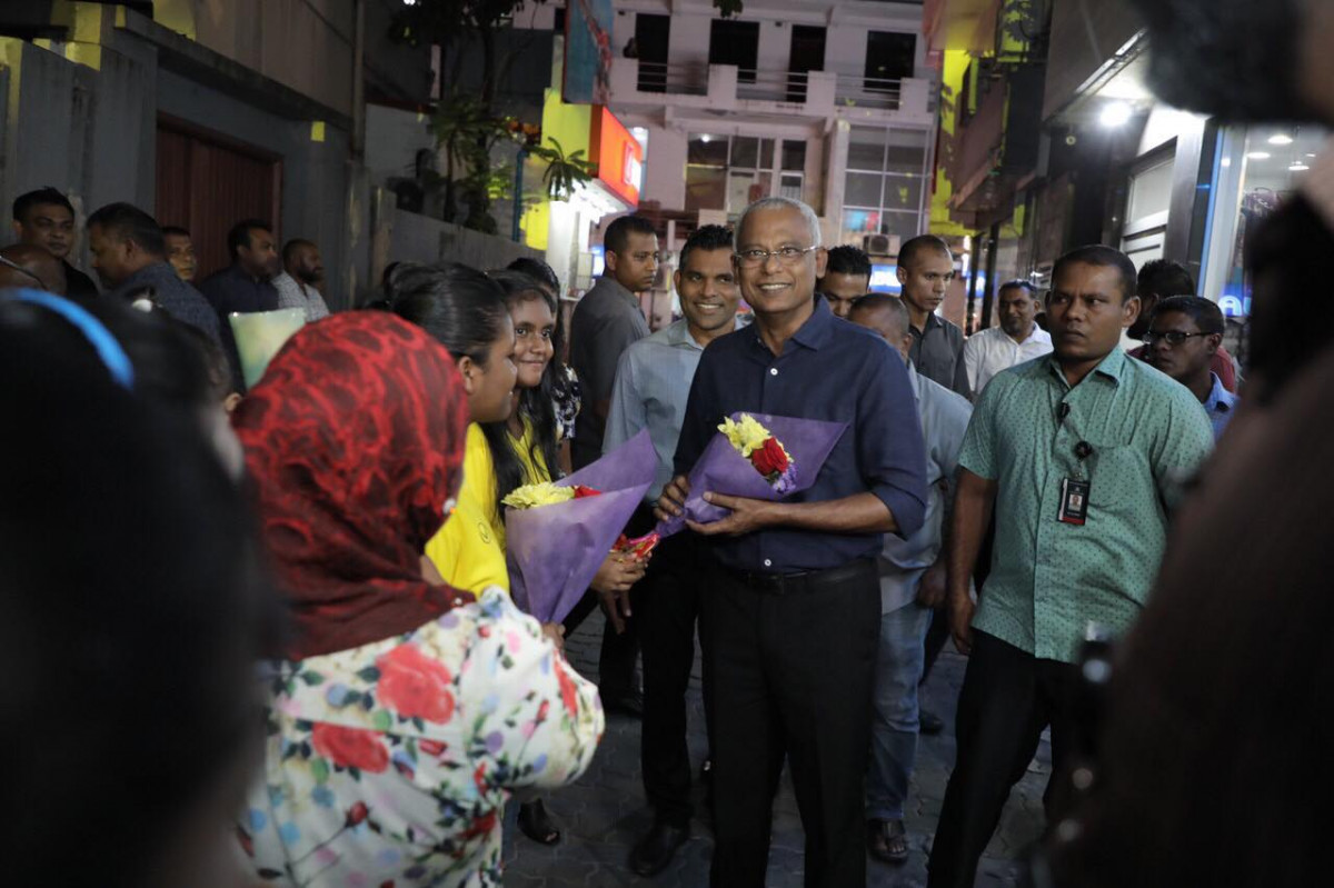 ނޮވެމްބަރު 6، 2018 : ރިޔާސީ އިންތިހާބުގެ ކާމިޔާބީ ފާހަގަކުރުމަށް ގަލޮޅުގައި ކުރިއަށްގެންދިޔަ ހަރަކާތުގެ ތެރެއިން، މި ހަރަކާތުގައި އިންތިހާބީ ރައީސް އިބްރާހިމް މުހައްމަދު ސޯލިހުގެ އިތުރުން އިންތިހާބީ ނާއިބު ރައީސް ފައިސަލް ނަސީމް ވަނީ ބައިވެރިވެ ވަޑައިގެންފައި --- ފޮޓޯ: މުހައްމަދު ޝަރުހާން / ރާއްޖެ އެމްވީ