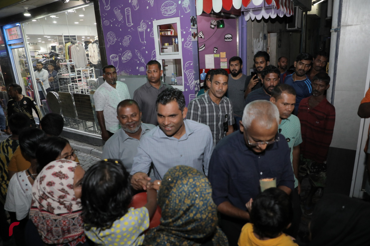 ނޮވެމްބަރު 6، 2018 : ރިޔާސީ އިންތިހާބުގެ ކާމިޔާބީ ފާހަގަކުރުމަށް ގަލޮޅުގައި ކުރިއަށްގެންދިޔަ ހަރަކާތުގެ ތެރެއިން، މި ހަރަކާތުގައި އިންތިހާބީ ރައީސް އިބްރާހިމް މުހައްމަދު ސޯލިހުގެ އިތުރުން އިންތިހާބީ ނާއިބު ރައީސް ފައިސަލް ނަސީމް ވަނީ ބައިވެރިވެ ވަޑައިގެންފައި --- ފޮޓޯ: މުހައްމަދު ޝަރުހާން / ރާއްޖެ އެމްވީ