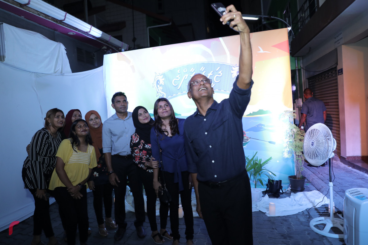 ނޮވެމްބަރު 6، 2018 : ރިޔާސީ އިންތިހާބުގެ ކާމިޔާބީ ފާހަގަކުރުމަށް ގަލޮޅުގައި ކުރިއަށްގެންދިޔަ ހަރަކާތުގެ ތެރެއިން، މި ހަރަކާތުގައި އިންތިހާބީ ރައީސް އިބްރާހިމް މުހައްމަދު ސޯލިހުގެ އިތުރުން އިންތިހާބީ ނާއިބު ރައީސް ފައިސަލް ނަސީމް ވަނީ ބައިވެރިވެ ވަޑައިގެންފައި --- ފޮޓޯ: މުހައްމަދު ޝަރުހާން / ރާއްޖެ އެމްވީ