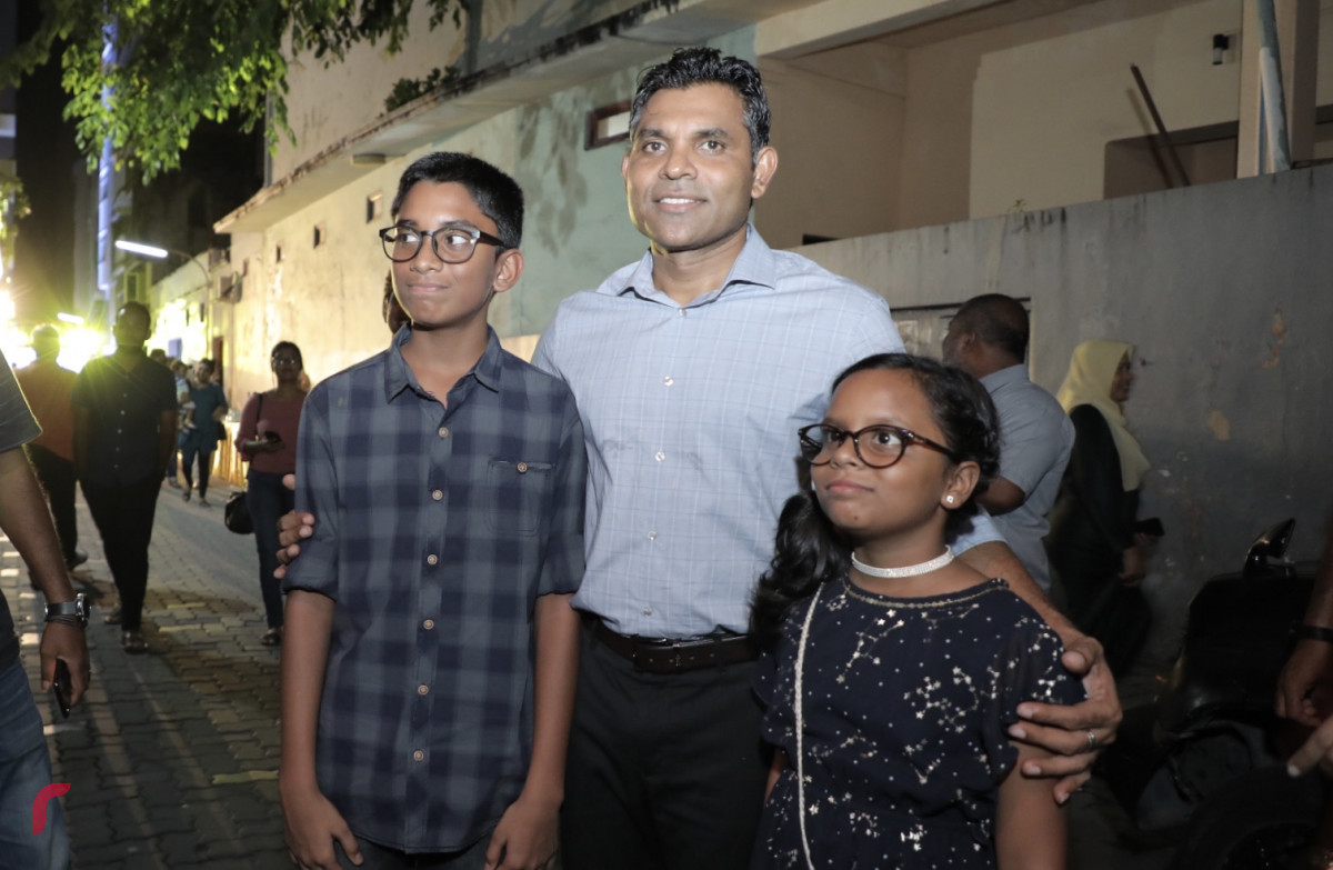 ނޮވެމްބަރު 6، 2018 : ރިޔާސީ އިންތިހާބުގެ ކާމިޔާބީ ފާހަގަކުރުމަށް ގަލޮޅުގައި ކުރިއަށްގެންދިޔަ ހަރަކާތުގެ ތެރެއިން، މި ހަރަކާތުގައި އިންތިހާބީ ރައީސް އިބްރާހިމް މުހައްމަދު ސޯލިހުގެ އިތުރުން އިންތިހާބީ ނާއިބު ރައީސް ފައިސަލް ނަސީމް ވަނީ ބައިވެރިވެ ވަޑައިގެންފައި --- ފޮޓޯ: މުހައްމަދު ޝަރުހާން / ރާއްޖެ އެމްވީ