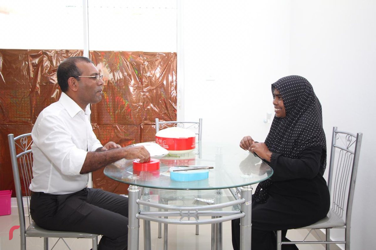 ދިއްދޫގެ ފްލެޓްގައި ދިރިއުޅެމުންދާ މީހަކާ ރައީސް ނަޝީދު ބައްދަލު ކުރައްވަނީ