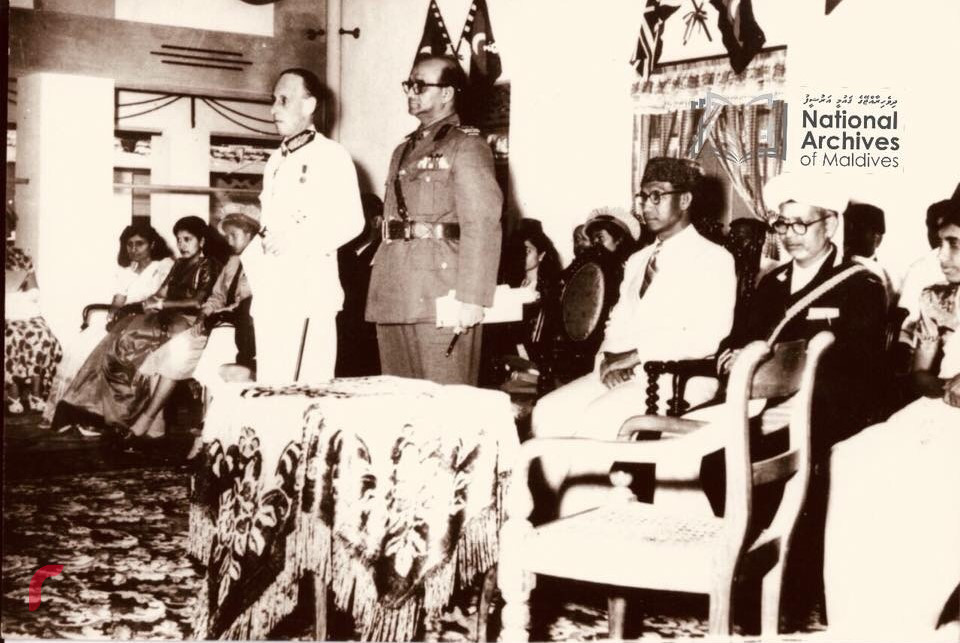 ދިވެހި ފުރަތަމަ ޖުމްހޫރިއްޔާ އިއުލާންކުރުމާއި ފުރަތަމަ ރައީސް ހުވާ ކުރެއްވުން