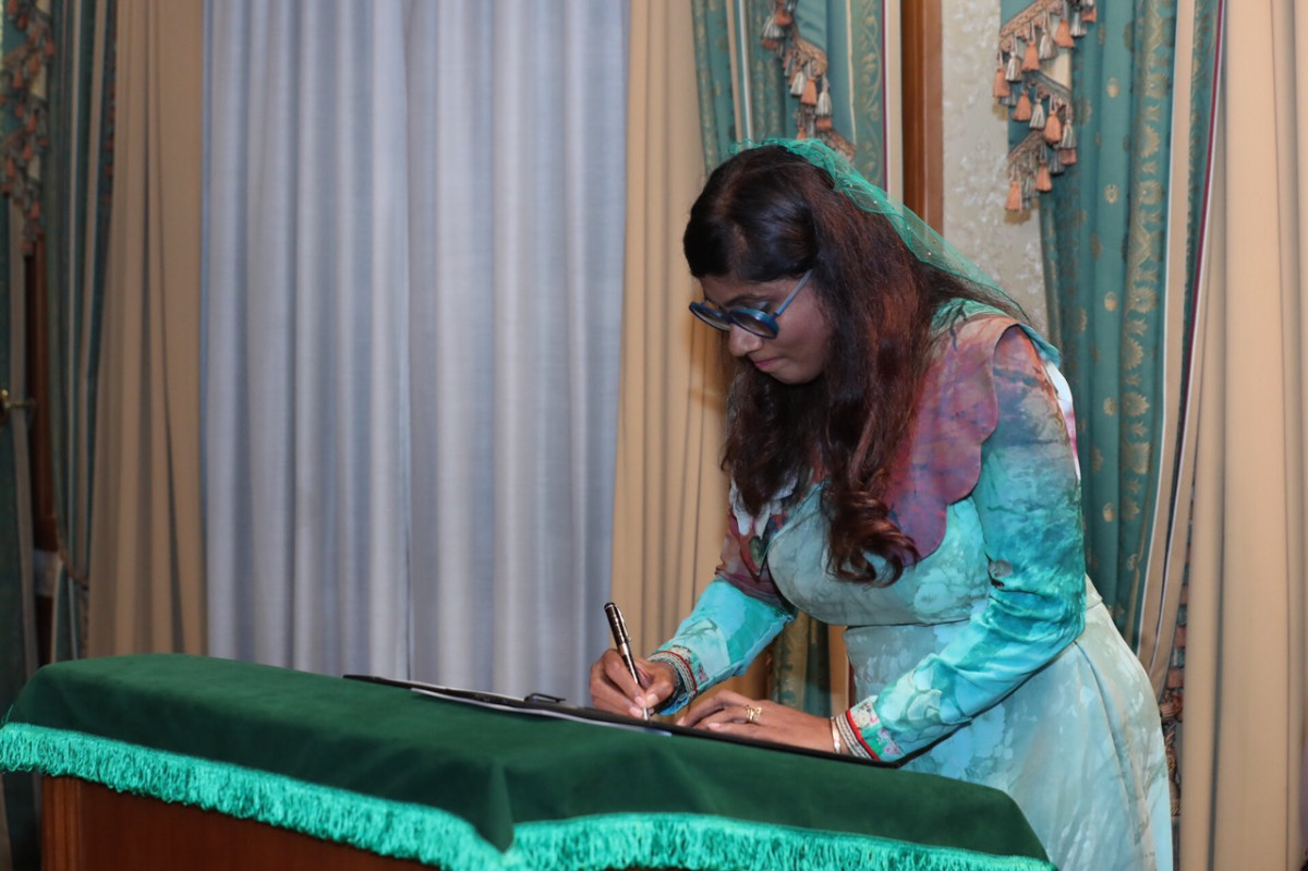 މިނިސްޓަރ އޮފް ޑިފެންސް އަލްއުސްތާޛާ މާރިޔާ އަޙްމަދުދީދީ، ހުވާގެ އިޤުރާރުގައި ސޮއިކުރައްވަނީ