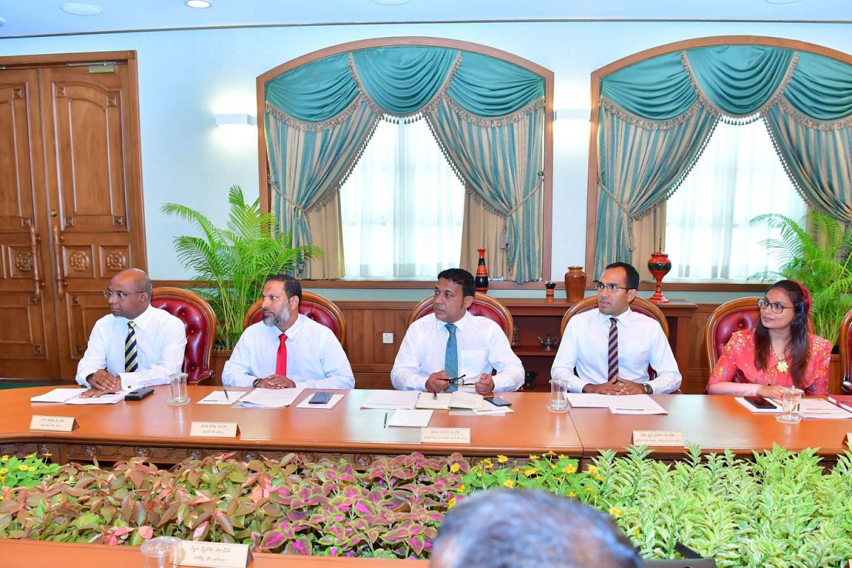 ސަރުކާރުގެ އިދާރާތަކުގެ ޙާލަތު ދެނެގަތުމަށް، ޓްރާންސިޝަން އޮފީހުން ކުރިއަށްގެންދިޔަ ރެޕިޑް އެސެސްމެންޓާ ބެހޭ މަޢުލޫމާތު ހިމެނޭ ކަރުދާހާ ބެހޭގޮތުން ވަޒީރުންގެ މަޖިލީހުގައި މަޝްވާރާކުރެއްވި