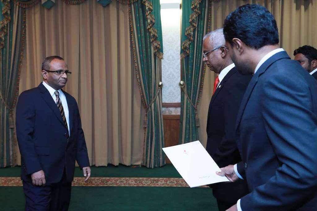 މަރުތައް ތަހުގީގު ކުރަން އުފެއްދި ކޮމެޝަންގެ ރައީސަށް މަގާމުގެ ފަތްކޮޅު ހަވާލުކޮށްދެއްވަނީ