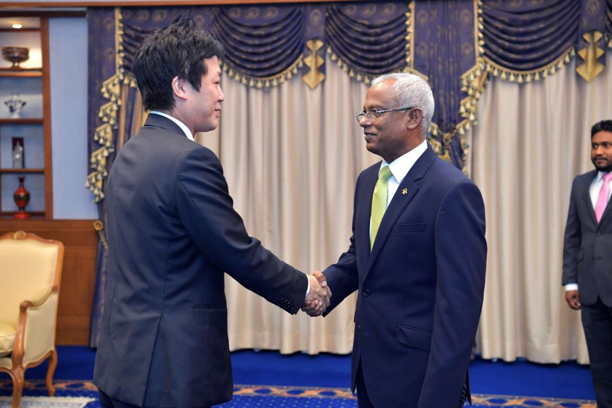 ކެންޓާރޯ ސެނައުރާ (ވ) ރައީސް ސޯލިހާއި ބައްދަލުކުރައްވަނީ