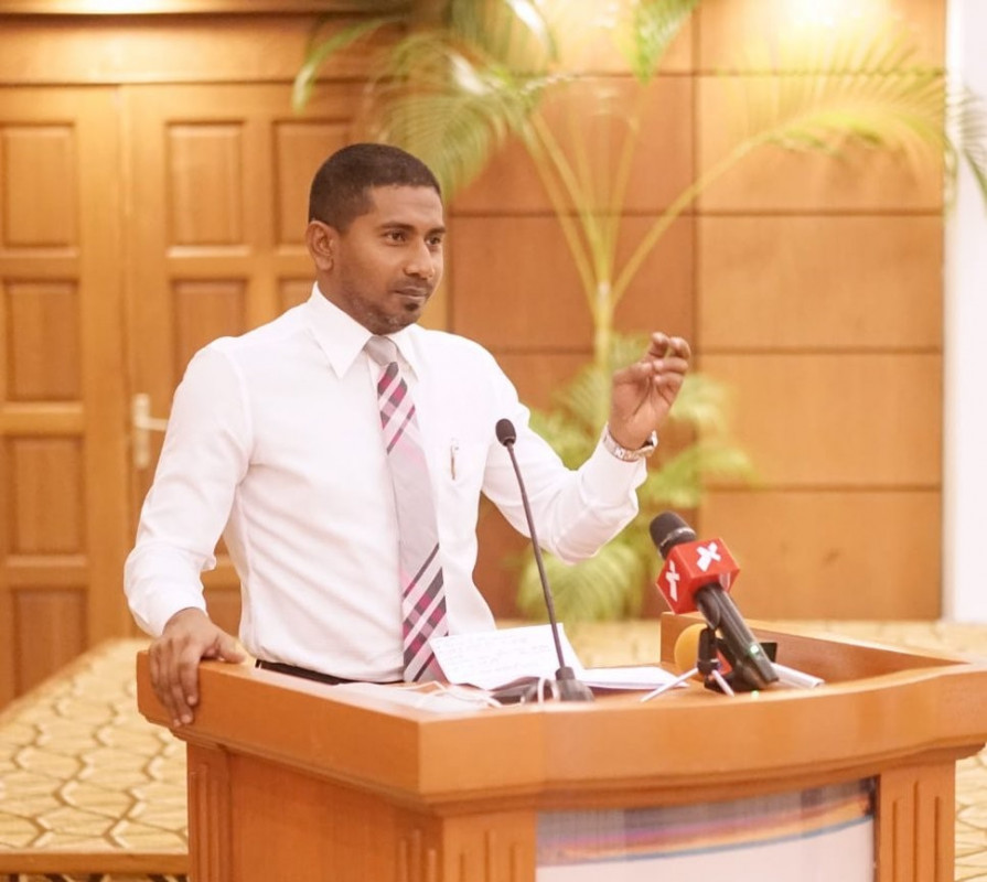 މިނިސްޓަރ މަހުލޫފް ޖަލްސާގައި ވާހަކަ ދައްކަވަނީ