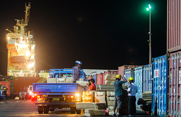 ވިޔަފާރި ބަނދަރަށް މުދާ ބާލަނީ