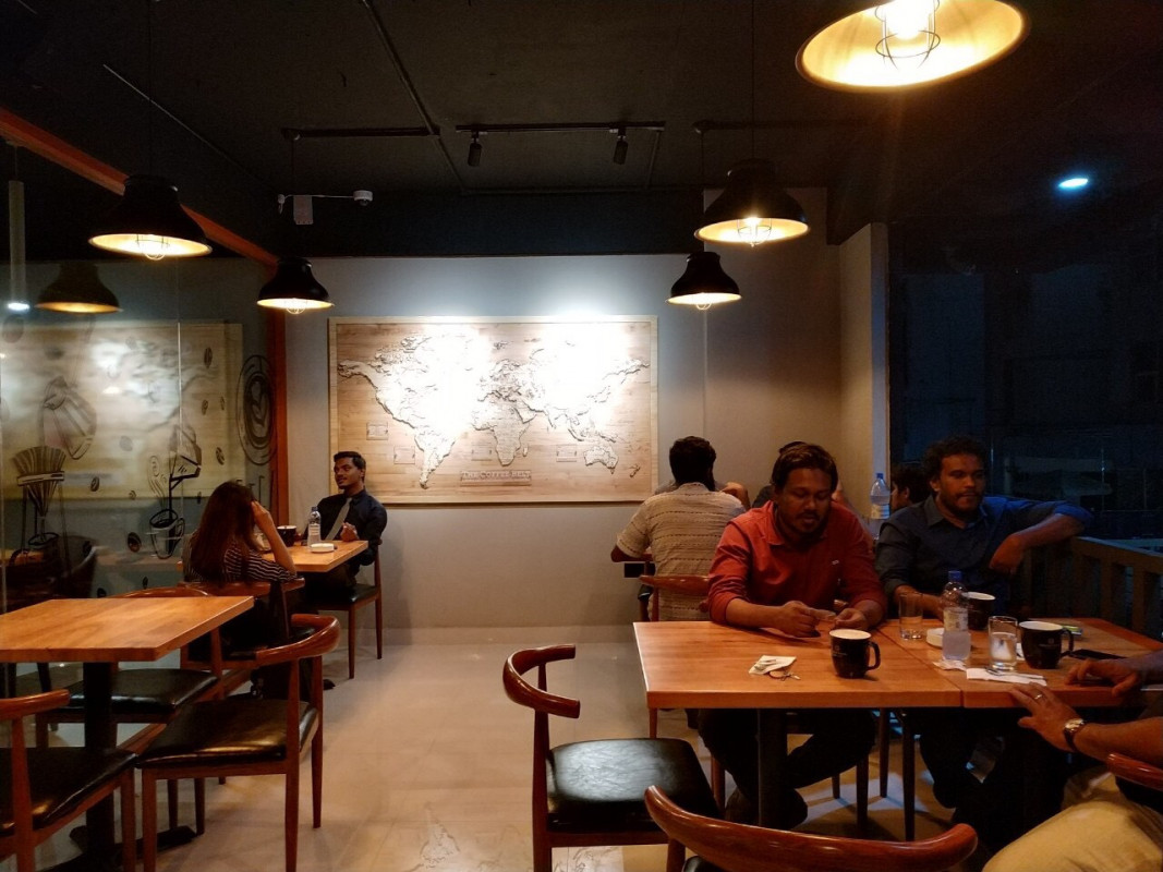 މާލޭގައި ހުޅުވި ގްލޯރިއާ ޖީންސްގެ އައުޓްލެޓް