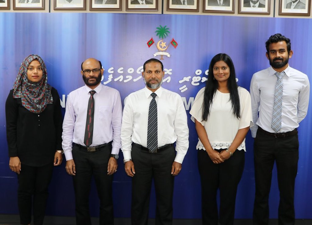 ޖަލުތައް އޮޑިޓް ކުރުމަށް އުފެއްދެވި ކޮމިޝަންގެ މެމްބަރުންނާ އެކު ހޯމް މިނިސްޓަރު ޝެއިހް އިމްރާން