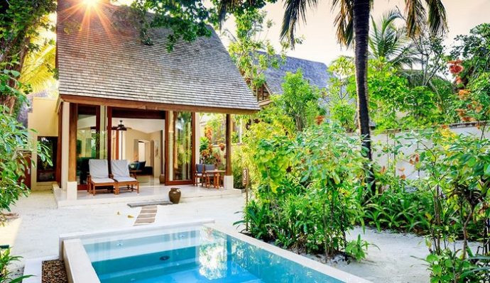 ކޮންރެޑް ރަންގަލީގެ ބީޗްވިލާގެ ފޮޓޯއެއް