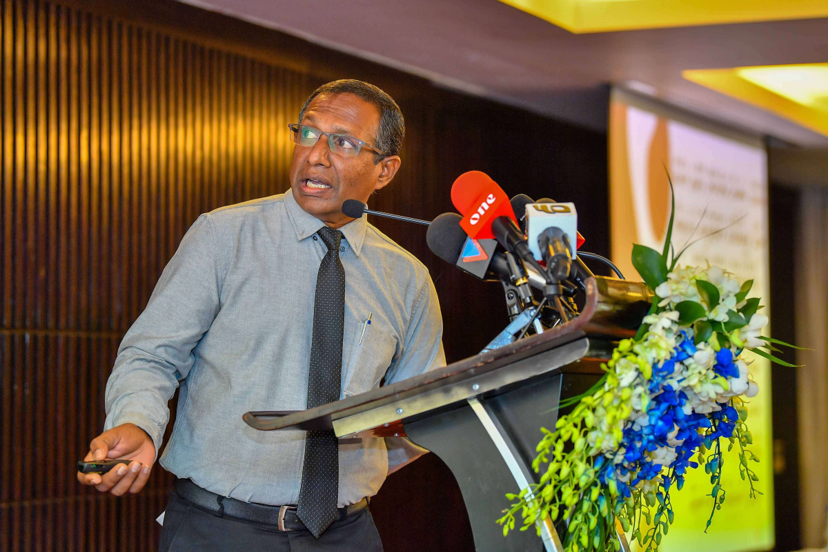 ސިއްޙަތަށް ރަނގަޅު ނޫން ބާވަތްތަކާމެދު ހޭލުންތެރިކުރުމަށް ކުރެވޭ ހޭދަ އިތުރުކުރުމުގެ ވަޢުދުގެ ދަށުން ހިންގުމަށް ހަމަޖެހިފައިވާ ޙަރަކާތްތައް އިފުތިތާޙުކުރުން - ހަކުރު އަޅާ ފޮނިކޮށްފައިވާ ބުއިންތަކުގެ ސަބަބުން ވެސް މީހާގެ ފުރާނަ އަށް ގެއްލުންވާ ވަރަށް ގިނަ ބަލިތައް ޖެހެ -- ފޮޓޯ: ރައީސް އޮފީސް