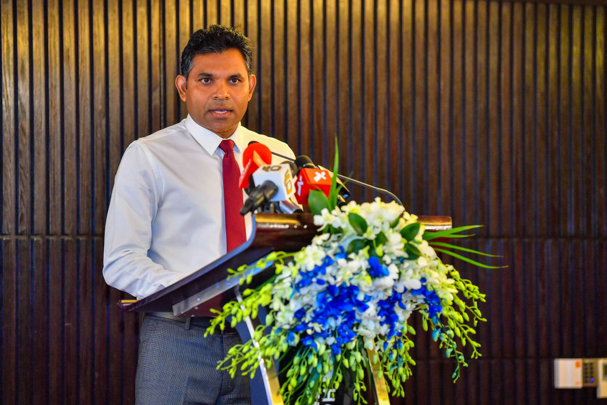 ސިއްޙަތަށް ރަނގަޅު ނޫން ބާވަތްތަކާމެދު ހޭލުންތެރިކުރުމަށް ކުރެވޭ ހޭދަ އިތުރުކުރުމުގެ ވަޢުދުގެ ދަށުން ހިންގުމަށް ހަމަޖެހިފައިވާ ޙަރަކާތްތައް އިފުތިތާޙުކުރުން - މިފަދަ ސިޔާސަތުތައް ފުރިހަމައަށް ތަންފީޒުކޮށް، އެކަމުގެ ނަތީޖާ ނެރެވޭނީ އެންމެހައި ރައްޔިތުންގެ އެއްބާރުލުން ލިބިގެން ކަމުގައިވެސް ރައީސުލްޖުމްހޫރިއްޔާގެ ނާއިބު ވިދާޅުވި -- ފޮޓޯ: ރައީސް އޮފީސް