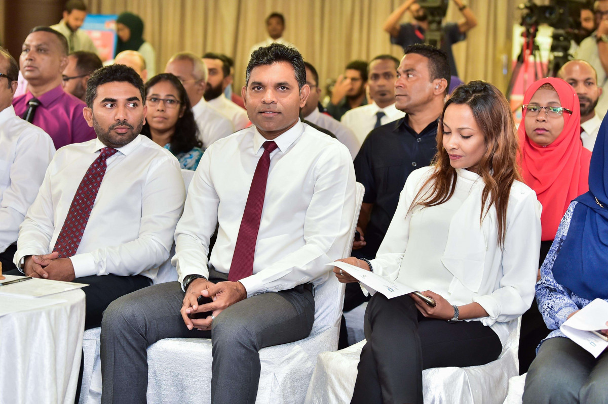 ސިއްޙަތަށް ރަނގަޅު ނޫން ބާވަތްތަކާމެދު ހޭލުންތެރިކުރުމަށް ކުރެވޭ ހޭދަ އިތުރުކުރުމުގެ ވަޢުދުގެ ދަށުން ހިންގުމަށް ހަމަޖެހިފައިވާ ޙަރަކާތްތައް އިފުތިތާޙުކުރުން - މިހާތަނަށް ރާއްޖޭގައި ސިއްހީ ދާއިރާއަށް ބޮޑު ހޭދައެއް ކުރަންޖެހިފައި އޮންނަނީ ސިއްހަތަށް ރައްކާތެރި ނުވެވި، ދިރިއުޅުމުގައި ނުރަނގަޅު އާދަތައް ހަރުލާފައި ހުރުމުންކަން ރައީސުލްޖުމްހޫރިއްޔާގެ ނާއިބު ފާހަގަ ކުރެއްވި -- ފޮޓޯ: ރައީސް އޮފީސް