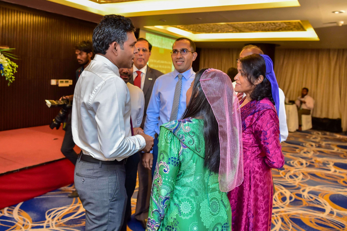 ސިއްޙަތަށް ރަނގަޅު ނޫން ބާވަތްތަކާމެދު ހޭލުންތެރިކުރުމަށް ކުރެވޭ ހޭދަ އިތުރުކުރުމުގެ ވަޢުދުގެ ދަށުން ހިންގުމަށް ހަމަޖެހިފައިވާ ޙަރަކާތްތައް އިފުތިތާޙުކުރުން - ނައިބް ރައީސް، ބައެއް ވަޒީރުންނާއި ވާހަކަފުޅުދައްކަވަނީ -- ފޮޓޯ: ރައީސް އޮފީސް