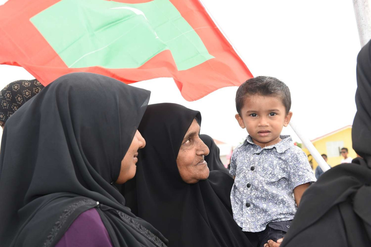 ރ. ދުވާފަރު: ޑިސެމްބަރު 26، 2018: ރައީސް ސޯލިހުއަށް މަރުހަބާ ކިޔުމަށް ދުވާފަރު ރައްޔިތުން ބަނދަރު ސަރަހައްދަށް އެއްވެފައި