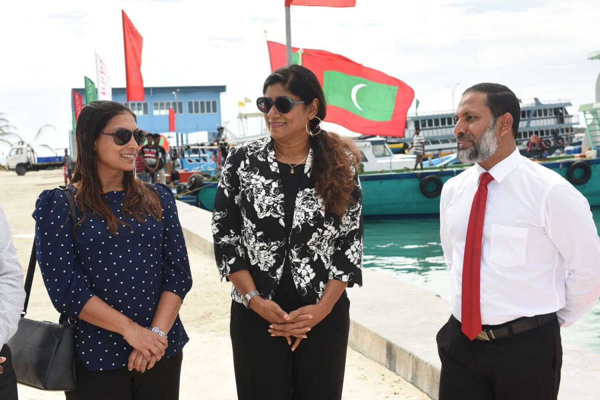 ރ. ދުވާފަރު: ޑިސެމްބަރު 26، 2018: ރައީސް ސޯލިހު ދުވާފަރަށް ވަޑައިގަންނަވާތީ ކެބިނެޓް ބައެއް މިނިސްޓަރުން އެމަނިކުފާނަށް މަރުހަބާ ކިޔުއްވުމަށް ތައްޔާރުވަނީ