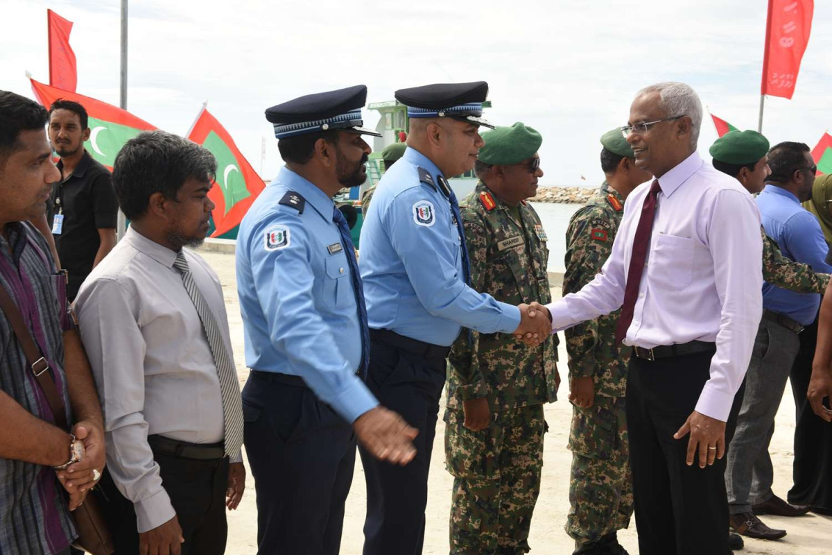 ރ. ދުވާފަރު: ޑިސެމްބަރު 26، 2018: ރައީސް އިބްރާހިމް މުހައްމަދު ސޯލިހު ގައުމީ އެއްބައިވަންތަކަމުގެ ދުވަހުގެ ރަސްމީ ޖަލްސާގައި ބައިވެރިވަަޑައިގަތުމަށް ރ. ދުވާފަރަށް ވަޑައިގެންނެވުން