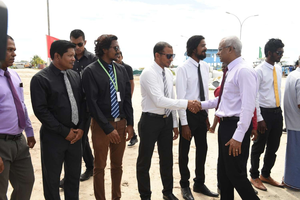 ރ. ދުވާފަރު: ޑިސެމްބަރު 26، 2018: ރައީސް އިބްރާހިމް މުހައްމަދު ސޯލިހު ގައުމީ އެއްބައިވަންތަކަމުގެ ދުވަހުގެ ރަސްމީ ޖަލްސާގައި ބައިވެރިވަަޑައިގަތުމަށް ރ. ދުވާފަރަށް ވަޑައިގެންނެވުން