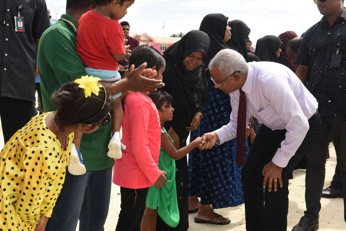 ރ. ދުވާފަރު: ޑިސެމްބަރު 26، 2018: ރައީސް އިބްރާހިމް މުހައްމަދު ސޯލިހު ގައުމީ އެއްބައިވަންތަކަމުގެ ދުވަހުގެ ރަސްމީ ޖަލްސާގައި ބައިވެރިވަަޑައިގަތުމަށް ރ. ދުވާފަރަށް ވަޑައިގެންނެވުން