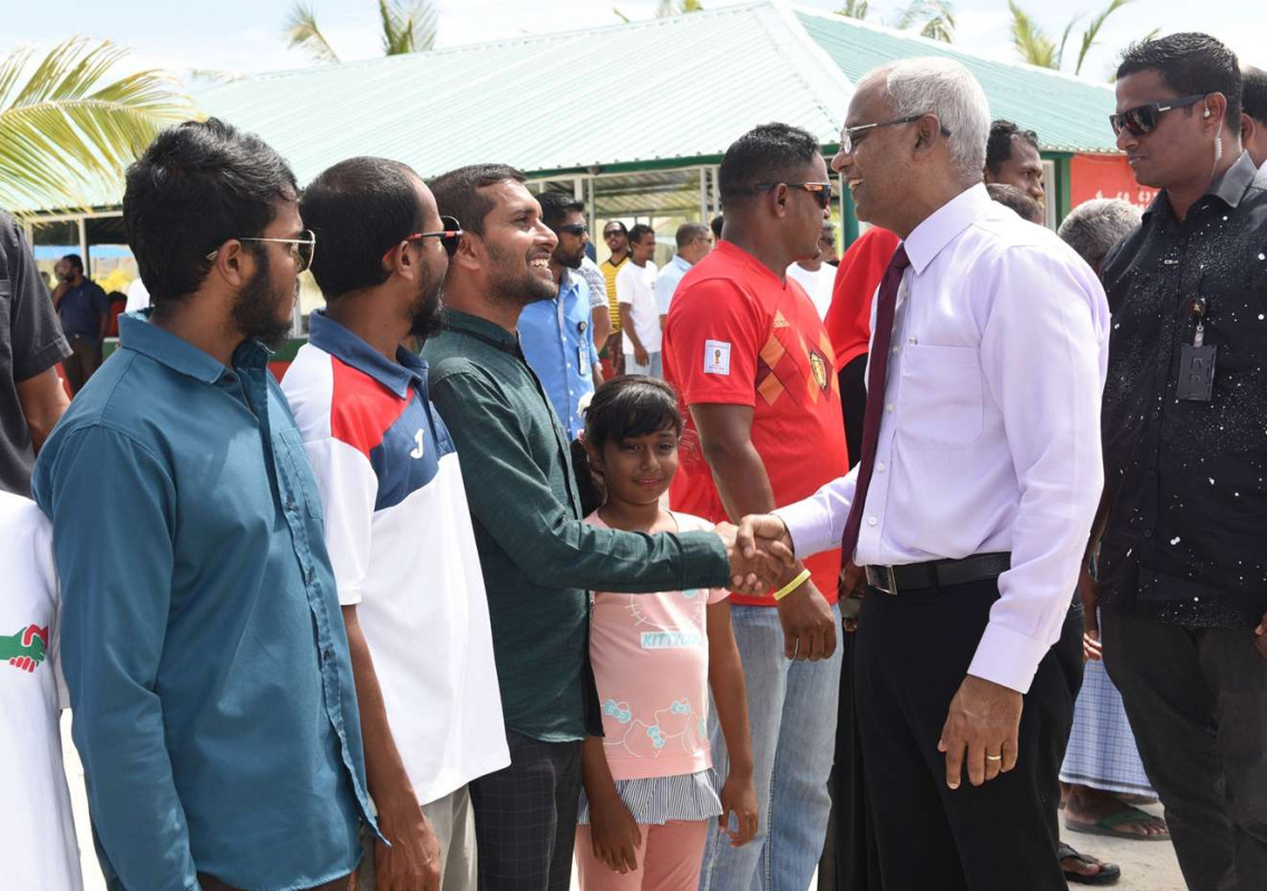 ރ. ދުވާފަރު: ޑިސެމްބަރު 26، 2018: ރައީސް އިބްރާހިމް މުހައްމަދު ސޯލިހު ގައުމީ އެއްބައިވަންތަކަމުގެ ދުވަހުގެ ރަސްމީ ޖަލްސާގައި ބައިވެރިވަަޑައިގަތުމަށް ރ. ދުވާފަރަށް ވަޑައިގެންނެވުން