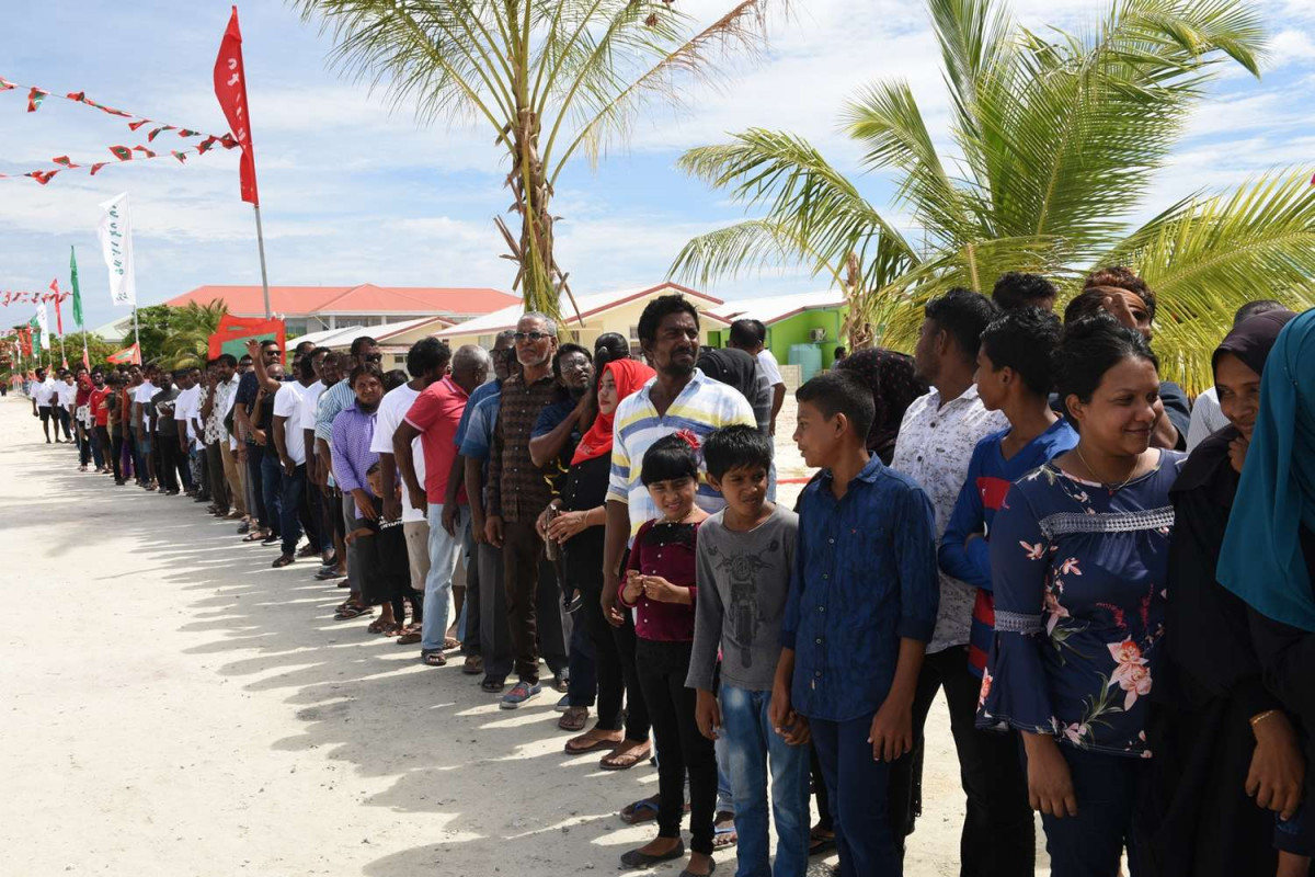 ރ. ދުވާފަރު: ޑިސެމްބަރު 26، 2018: ރައީސް ސޯލިހުއަށް މަރުހަބާ ކިޔުމަށް ދުވާފަރު ރައްޔިތުން ބަނދަރު ސަރަހައްދަށް އެއްވެފައި