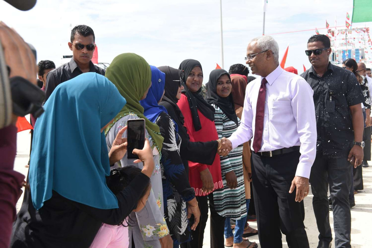 ރ. ދުވާފަރު: ޑިސެމްބަރު 26، 2018: ރައީސް އިބްރާހިމް މުހައްމަދު ސޯލިހު ގައުމީ އެއްބައިވަންތަކަމުގެ ދުވަހުގެ ރަސްމީ ޖަލްސާގައި ބައިވެރިވަަޑައިގަތުމަށް ރ. ދުވާފަރަށް ވަޑައިގެންނެވުން