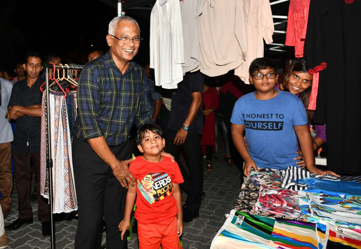 ރައީސުލްޖުމްހޫރިއްޔާ "ހަފުތާ ރެސް" ބައްލަވާލެއްވުން - ހަފްތާ ރެސްގައި ބަހައްޓާ 60 ސްޓޯލްގައި ވިއްކާނީ ކާބޯތަކެއްޗާއި މުދާ -- ފޮޓޯ: ރައީސް އޮފީސް