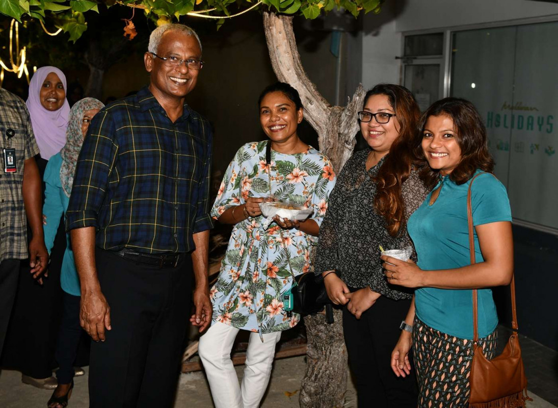 ރައީސުލްޖުމްހޫރިއްޔާ "ހަފުތާ ރެސް" ބައްލަވާލެއްވުން - މި ހަރަކާތަކީ އާންމު ފަރުދުންނާއި ޒުވާނުންނާއި، އަންހެނުންނާއި، އަދި ޙާއްޞައެހީއަށް ބޭނުންވާ ފަރާތްތަކުގެ ކުދި އަދި މެދުފަންތީގެ ވިޔަފާރިތަށް ކުރިއަރުވައި، އެ ފަރާތްތަކުން ބާރުވެރިކުރުވުމުގެ މަޤްޞަދުގައި ސަރުކާރުން ކުރިޔަށް ގެންދާ ހަރަކާތެއް -- ފޮޓޯ: ރައީސް އޮފީސް