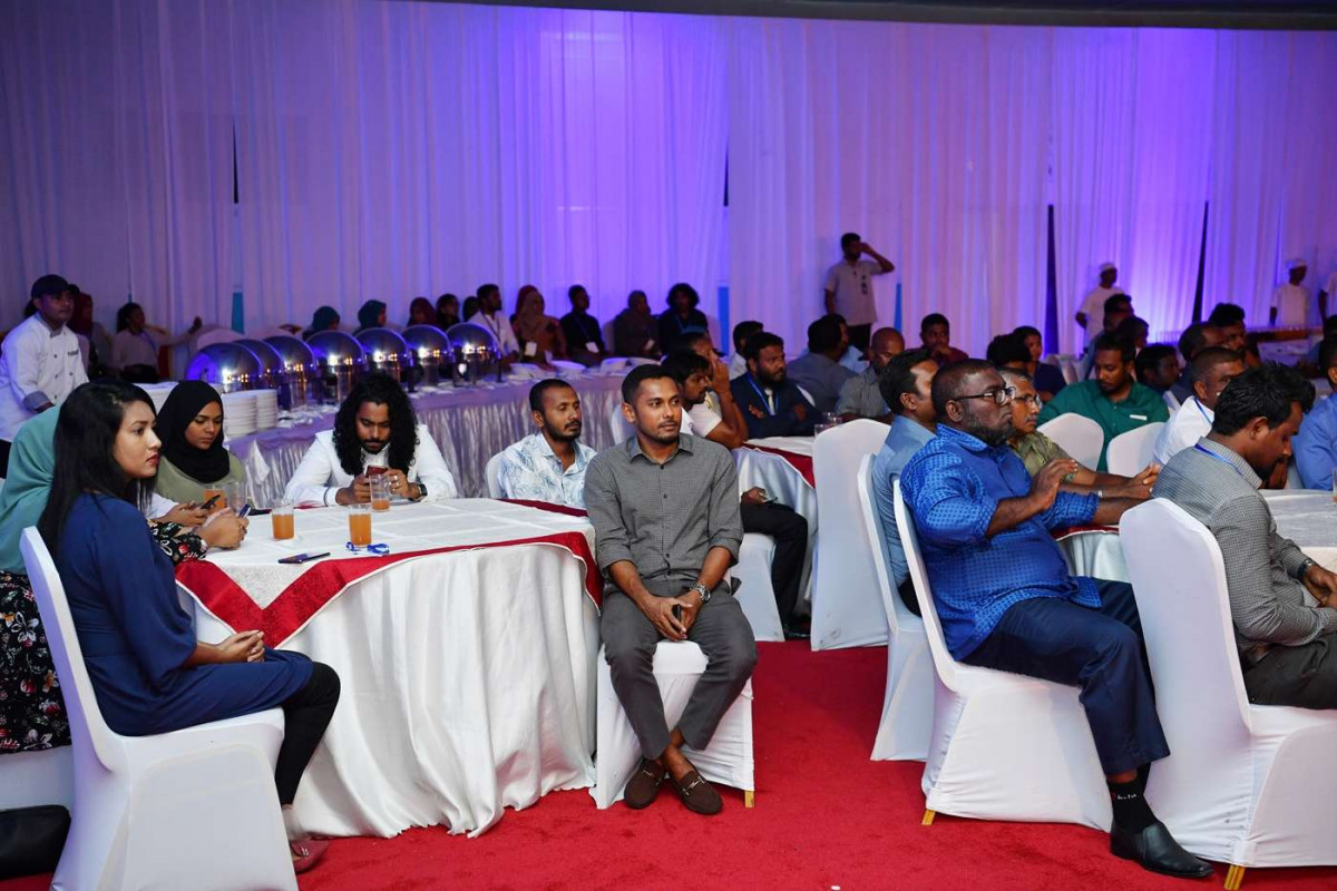 ޑިސެމްބަރު 29، 2018: ގެސްޓް ހައުސް މަހާސިންތާ ނިންމުމުގެ ރަސްމިއްޔާތުގައި ރައީސް ސޯލިހް އާއި ދައުލަތުގެ އިސްވެރިން އަދި އިންޑަސްޓްރީގެ ބޭފުޅުން ބައިވެރިވެވަޑައިގެންނެވި