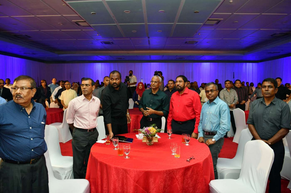 ޑިސެމްބަރު 29، 2018: ގެސްޓް ހައުސް މަހާސިންތާ ނިންމުމުގެ ރަސްމިއްޔާތުގައި ރައީސް ސޯލިހް އާއި ދައުލަތުގެ އިސްވެރިން އަދި އިންޑަސްޓްރީގެ ބޭފުޅުން ބައިވެރިވެވަޑައިގެންނެވި