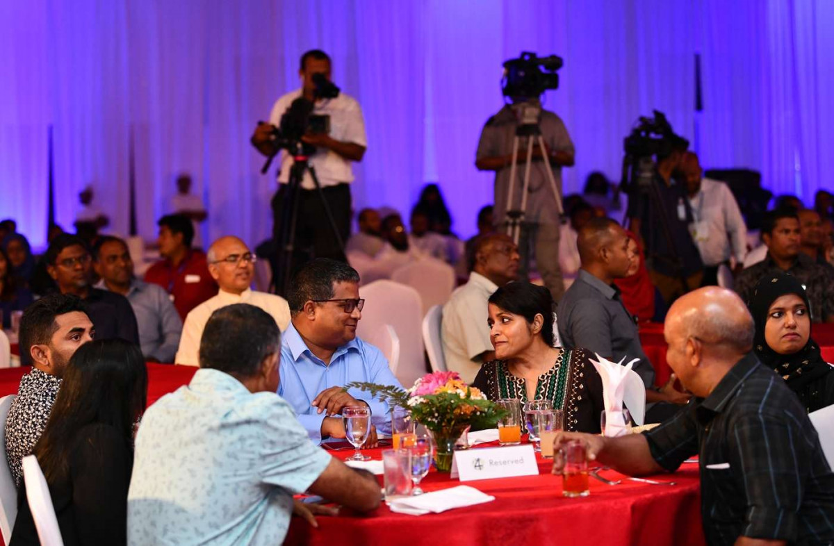 ޑިސެމްބަރު 29، 2018: ގެސްޓް ހައުސް މަހާސިންތާ ނިންމުމުގެ ރަސްމިއްޔާތުގައި ރައީސް ސޯލިހް އާއި ދައުލަތުގެ އިސްވެރިން އަދި އިންޑަސްޓްރީގެ ބޭފުޅުން ބައިވެރިވެވަޑައިގެންނެވި