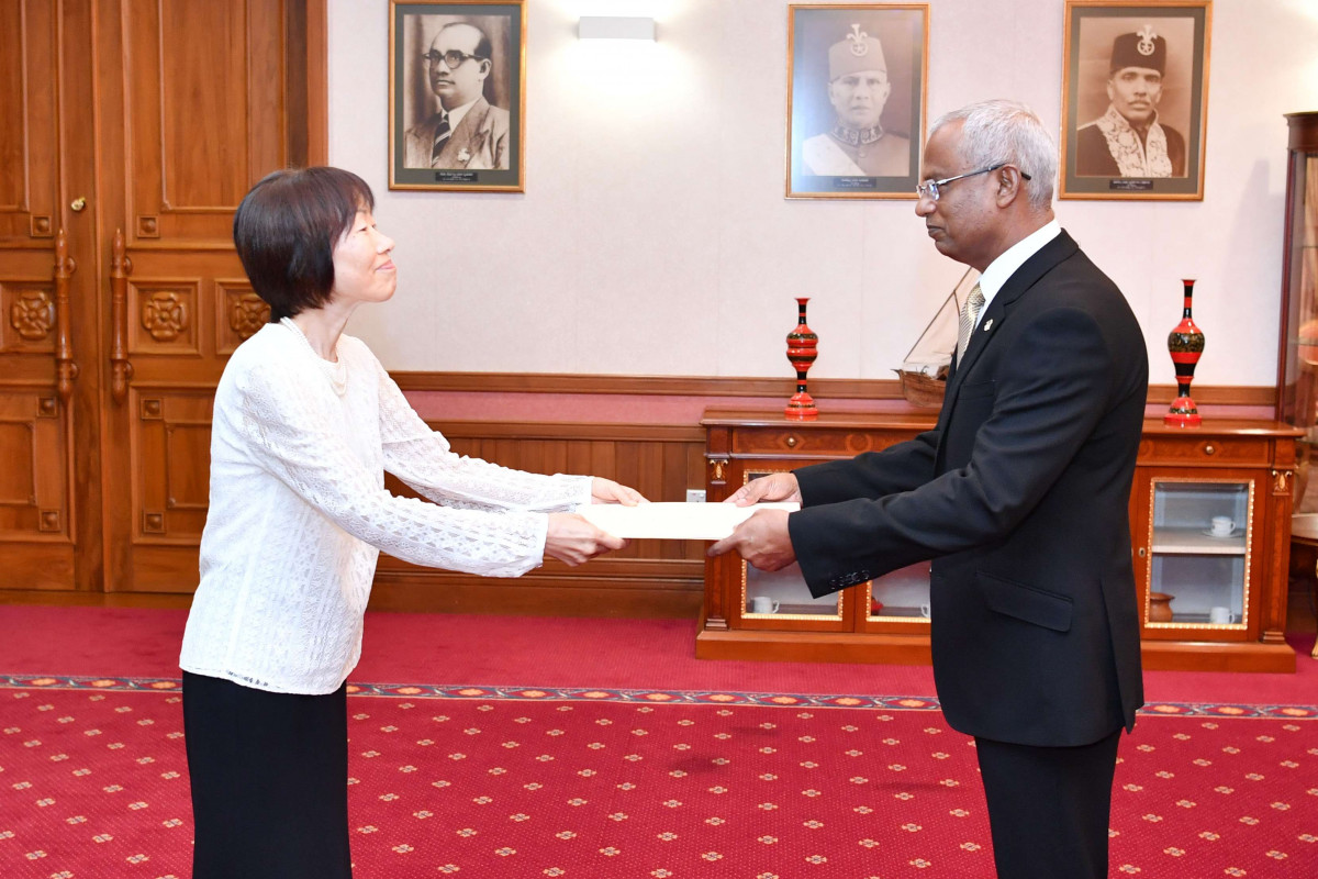 އެކަމަނާގެ ސަފީރުކަމުގެ ދައުރުގައި ރާއްޖެއާއި ޖަޕާނާ ދެމެދުގައިވާ ގުޅުން އިތުރަށް ބަދަހިވާނެކަން ޔަޤީންކުރައްވާކަމުގައި ރައީސުލްޖުމްހުރިއްޔާ ވިދާޅުވި -- ފޮޓޯ: ރައީސް އޮފީސް