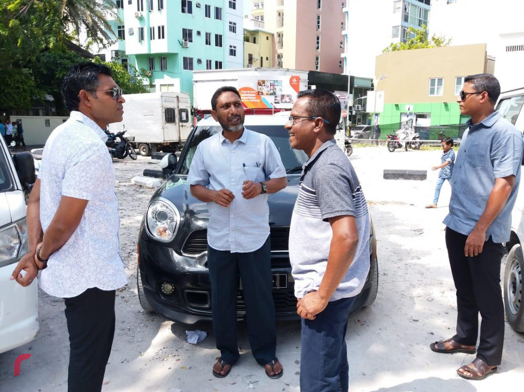 ކަޅުވަކަރު މިސްކިތް ބެހެއްޓުމަށް ހަމަޖެހިފައިވާ ސަރަހައްދު ނައިބް ރައީސް ބައްލަވާލައްވަނީ - ރައީސް އިބްރާހިމް މުހައްމަދު ސޯލިހުގެ ވެރިކަމާ ހަވާލުވެވަޑައިގެންނެވުމަށްފަހު ވަނީ ފުރަތަމަ 100 ދުވަހުގެ ތެރޭގައި ރަށްރަށުގައި ހުރި ތަރިކަ އާއި، ދުވަސްވީ ބިނާތަކާއި، އާސާރު އެކުލެވޭ ތަންތަނާއި ތަކެތި ހިމާޔަތް ކުރުމަށް ހަރުދަނާ އުސޫލުތަކެއް ބައްޓަން ކުރައްވާނެ ކަމަށް ވައުދުވެޑައިގެންފަ -- ފޮޓޯ: ހެރިޓޭޖް މިނިސްޓްރީ