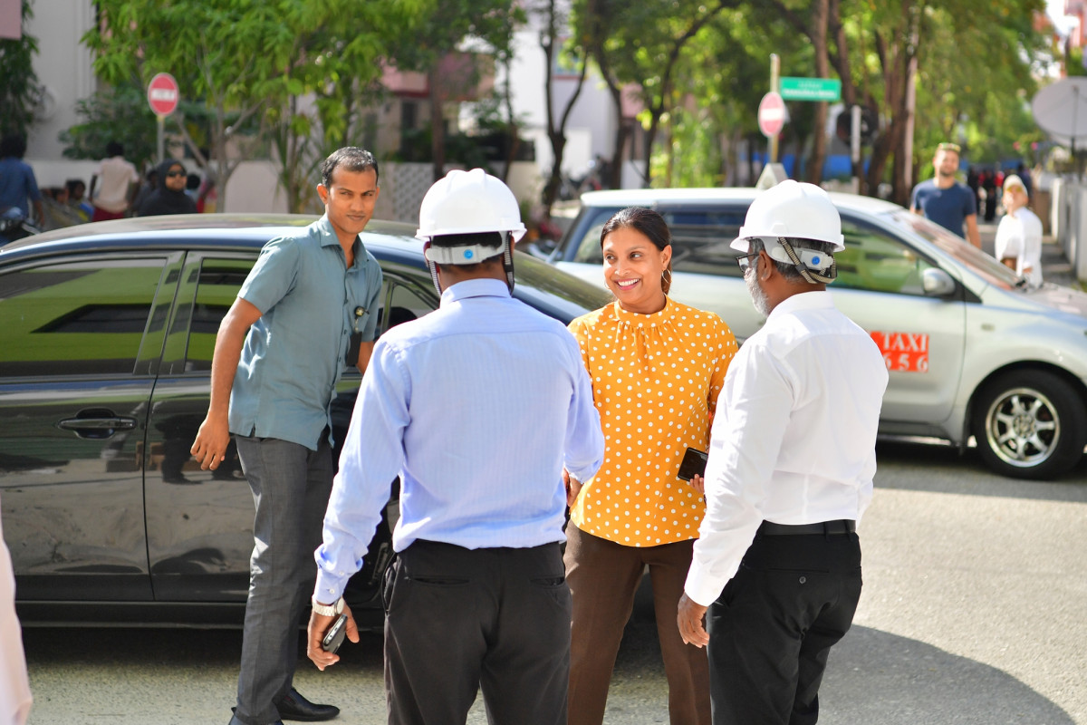 މި ބައްދަލުކުރެއްވުމުގައި އެ ސްކޫލްގެ އިސްވެރިން ވަނީ ހުރަވީ ސްކޫލާ ބެހޭ ބައެއް މަޢުލޫމާތު ރައީސުލްޖުމްހޫރިއްޔާގެ ނައިބަށް އަރުވާފައި -- ފޮޓޯ: ރައީސް އޮފީސް