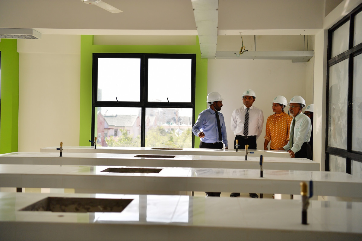 ހުރަވީގެ ނަން ނިސްބަތްވަނީ ހޮޅީންގެ އަތްދަށުން ރާއްޖެ ސަލާމަތްކުރި އައްސުލްތާން ޣާޒީ ހަސަން އިއްޒުއްދީނުލް ހުރަވީ (ދޮންބަންޑާރައިން) އަށް -- ފޮޓޯ: ރައީސް އޮފީސް