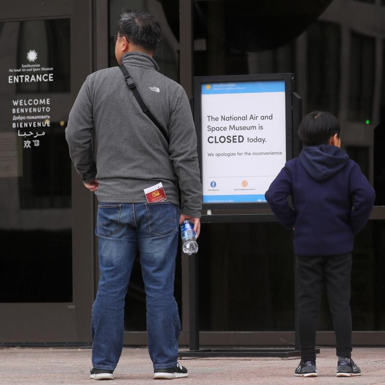 އެމެރިކާ ސަރުކާރު ހުއްޓުވާލެވިފައި އޮތުމުގެ ސަބަބުން 800،000 މުވައްޒިފުންނަށް މިކަމުގެ އަސަރު ކޮށްފައިވޭ -- ފޮޓޯ: ރޮއިޓާސް